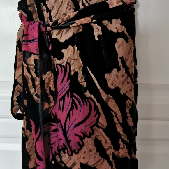 Devore velvet embroidered wrap dress - Picture 9 of 9